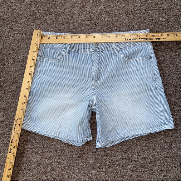 Anthropologie Pilcro and the Letterpress HYPHEN Blue White Stripe Shorts Size 27 - Picture 7 of 13